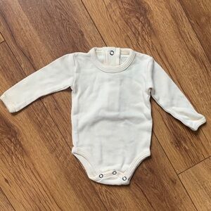 NWOT L’oved Baby Cream Long Sleeve Onesie